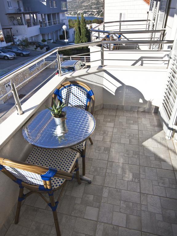 Era Apartment *