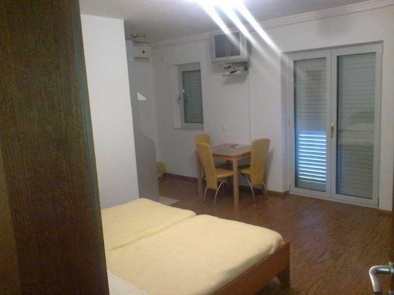 Era Apartment *