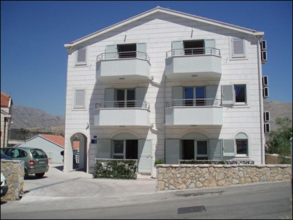 Apartment Era *